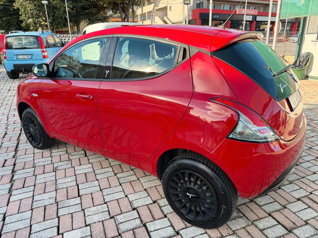 Lancia Ypsilon 0.9 TwinAir 85 CV 5 porte Metano Ecochic Elle