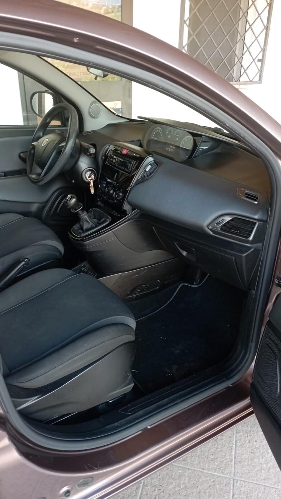 Lancia Ypsilon 1.2 69 CV benzina