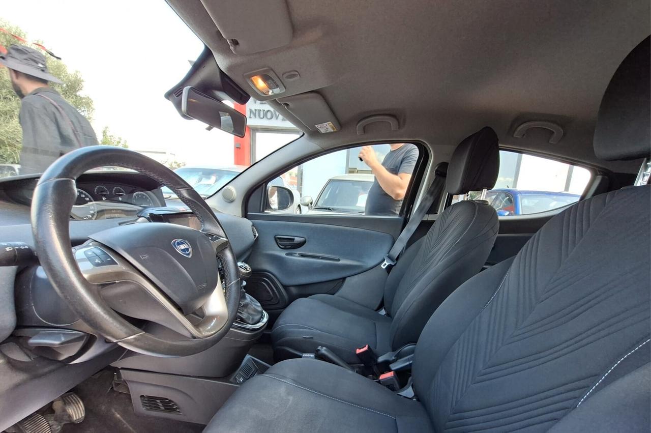 Lancia Ypsilon 1.0 Hybrid Gold 70cv