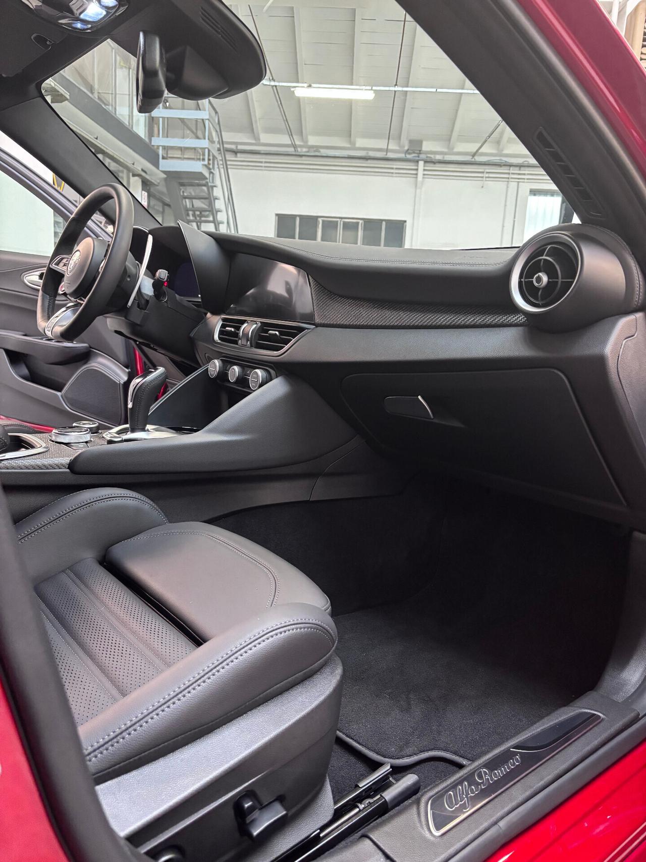 Alfa Romeo Giulia 2.9 V6 Bi-Turbo AT8 Quadrifoglio