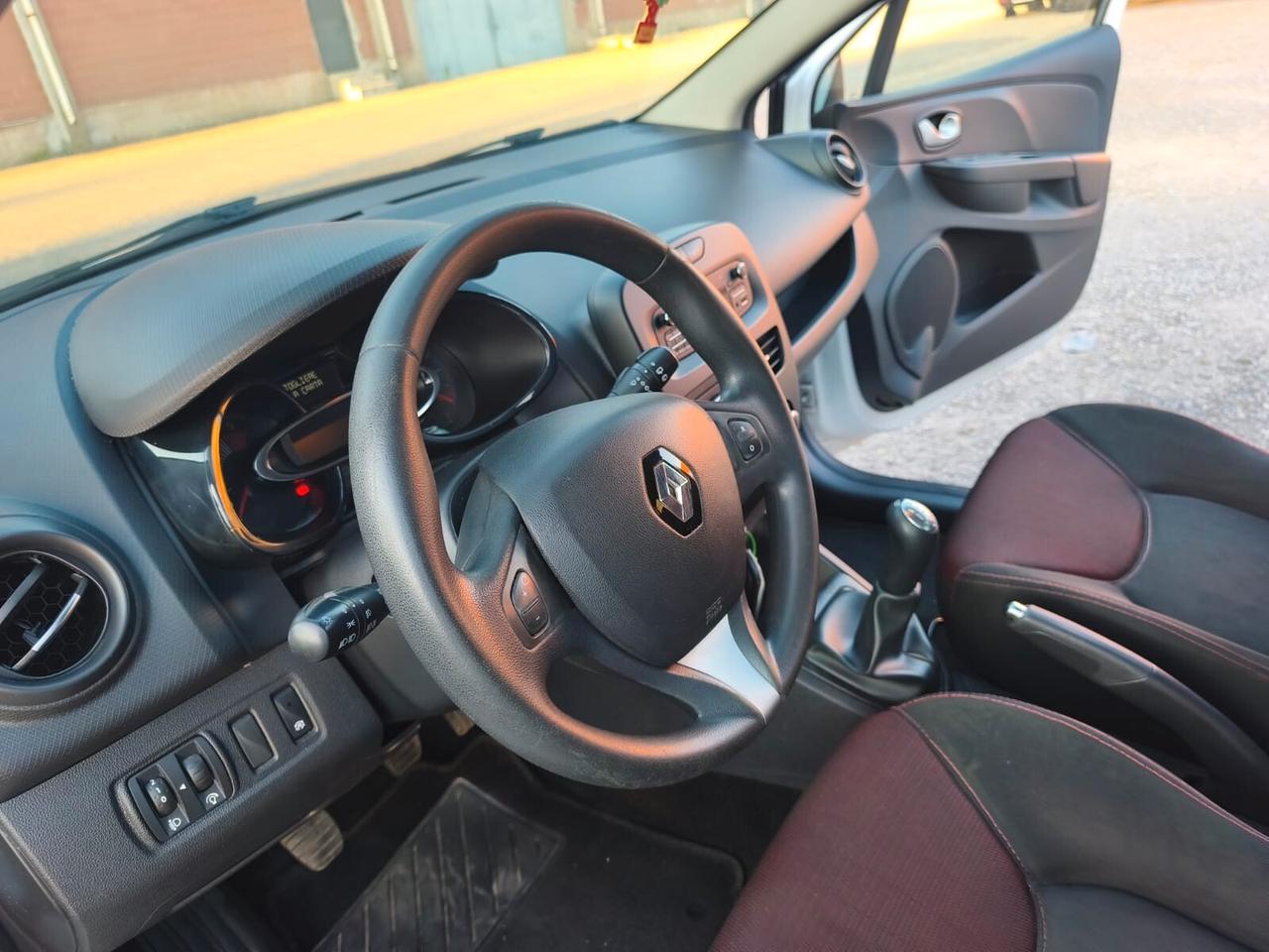 Renault Clio 2016----1.5 Diesel Neopatentati