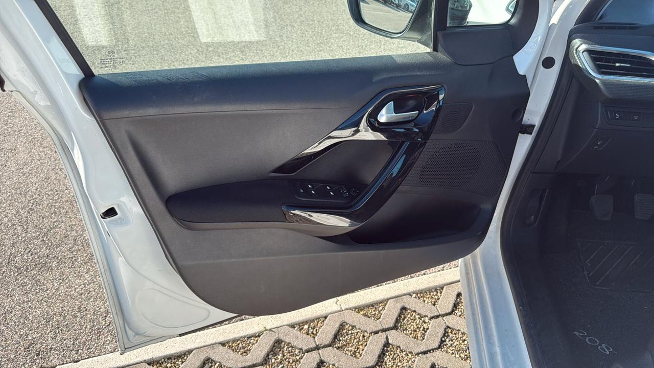 Peugeot 208 PureTech 82 5 porte Allure