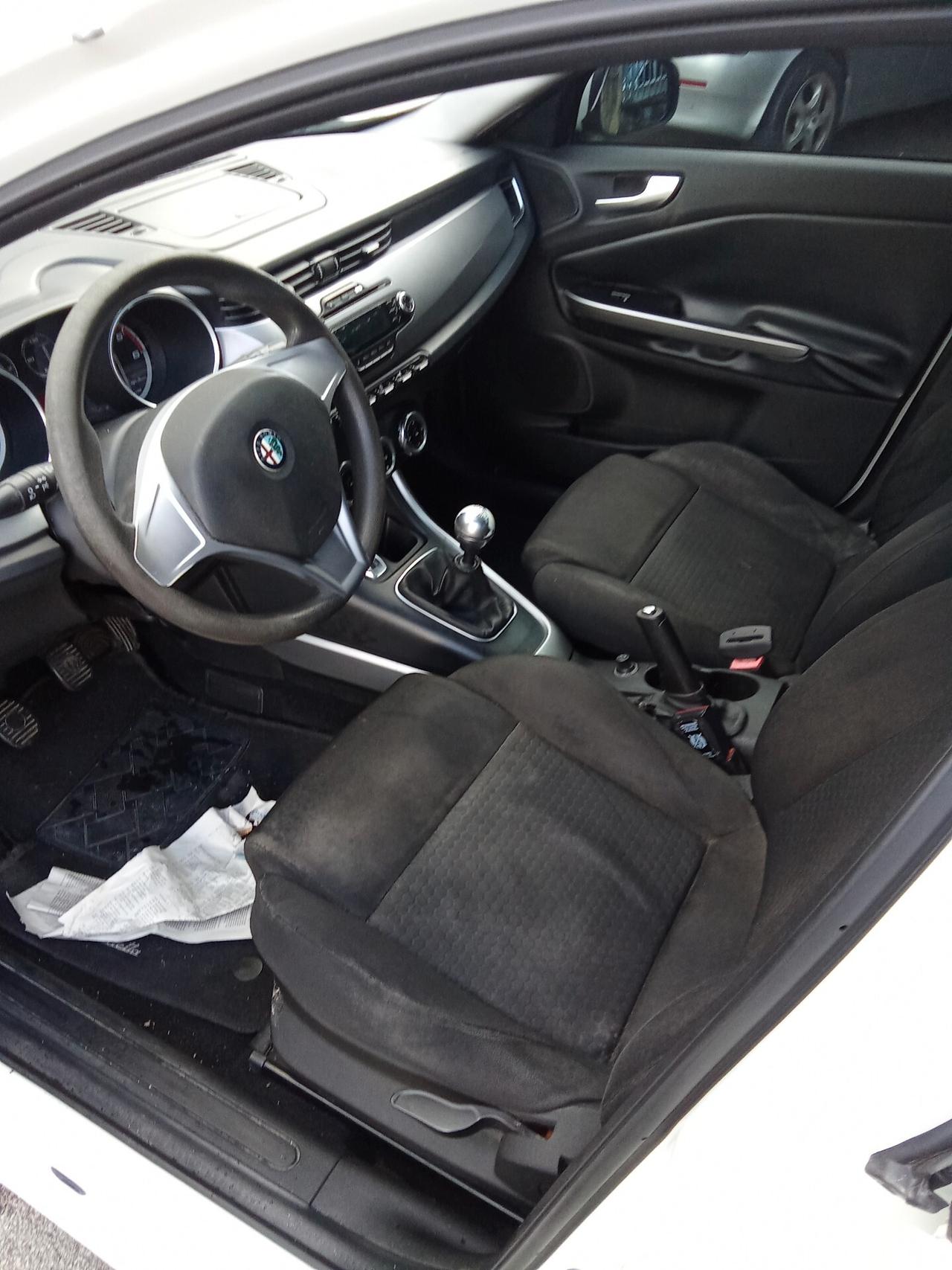 Alfa Romeo Giulietta 1.6 JTDm-2 105 CV 011