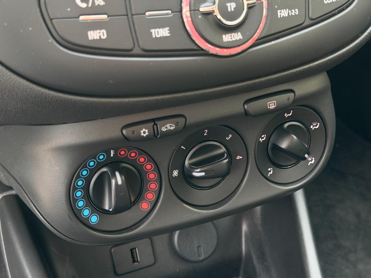 OPEL CORSA 1.4cc 90Cv Benzina Manuale Gancio Traino