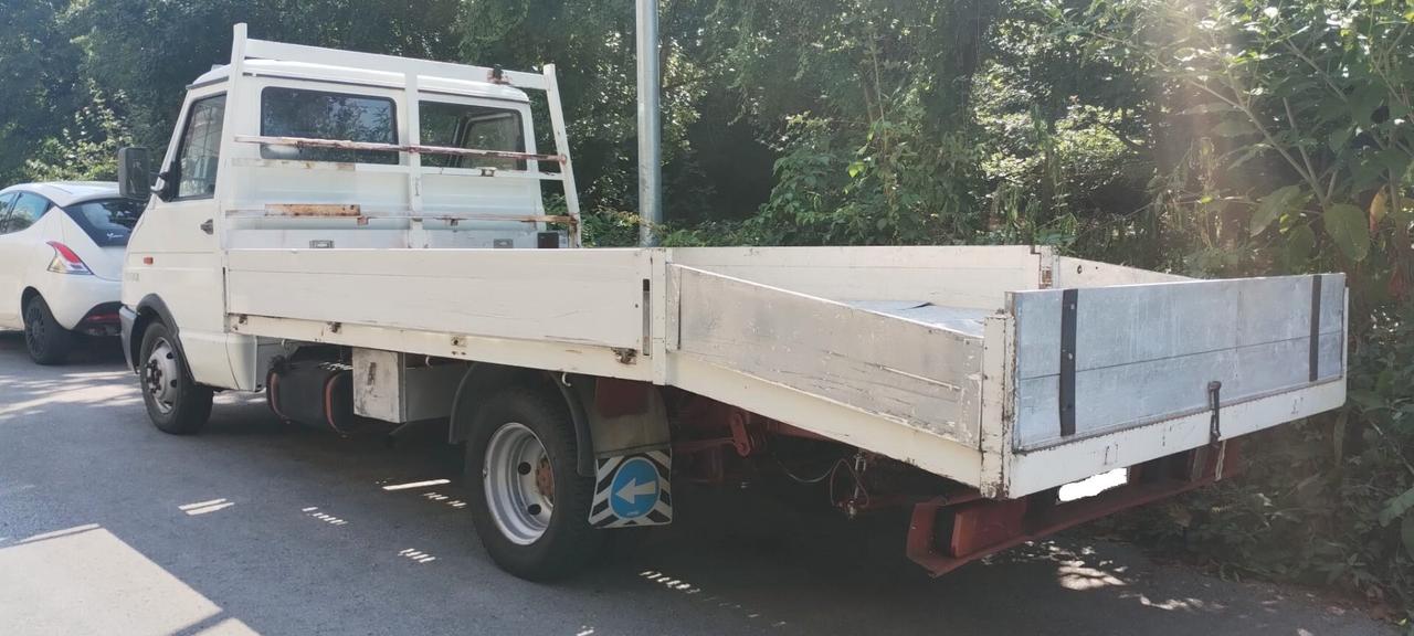 Iveco Daily 30.8 2.5 Diesel Furg.Classic USO CARROATTREZZI