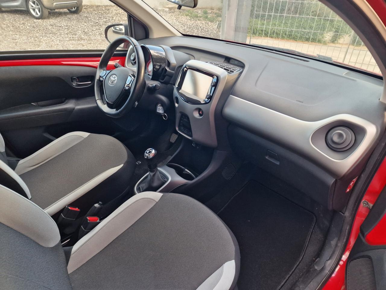 Toyota Aygo 1.0 VVT-i 69 CV 5 porte x-black TSS