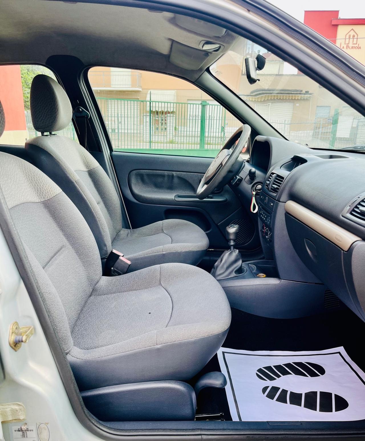 Renault Clio 1.2 benzina 5 porte