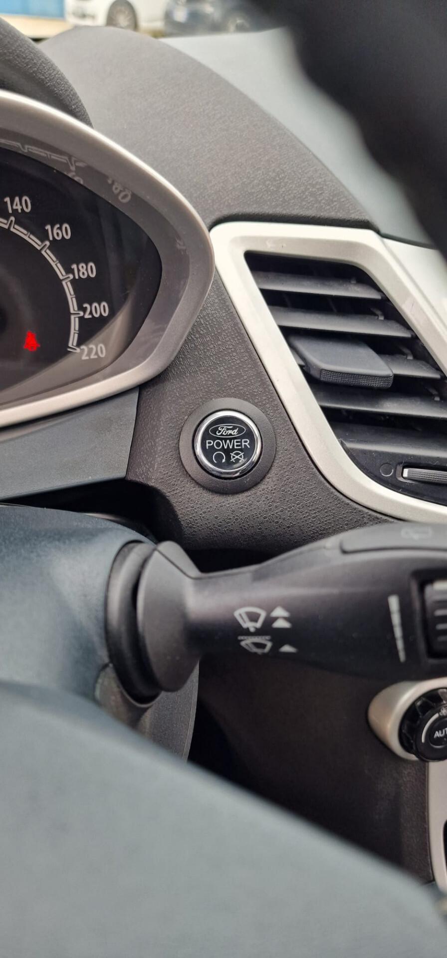 Ford Fiesta 1.2 82 CV 5 porte Titanium 2011