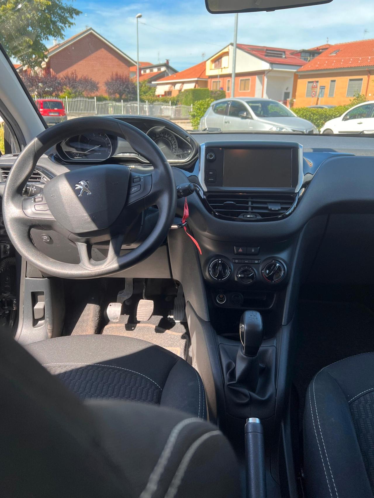 Peugeot 208 PureTech 82 5p. GPL Allure