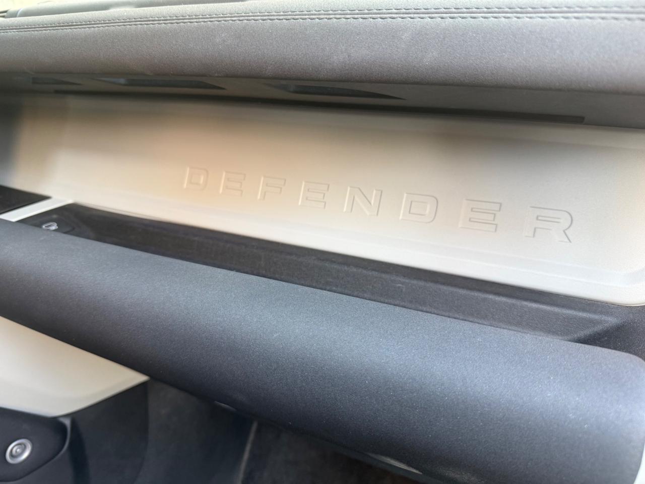 Land Rover Defender 110 3.0D I6 250 CV AWD Auto X-Dynamic HSE