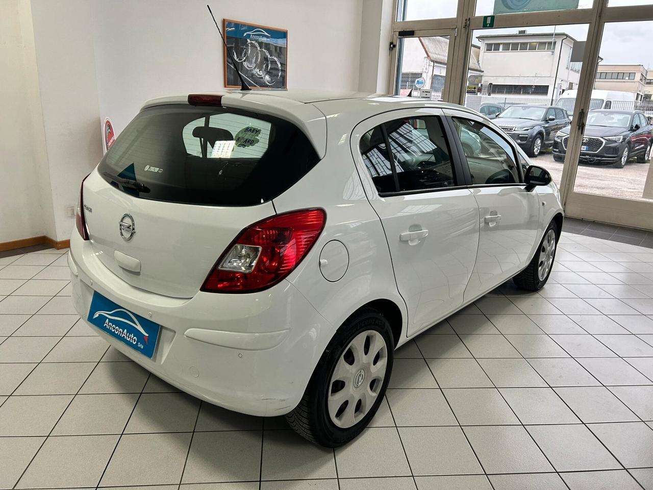 Opel Corsa 1.2b cambio automatico 2013