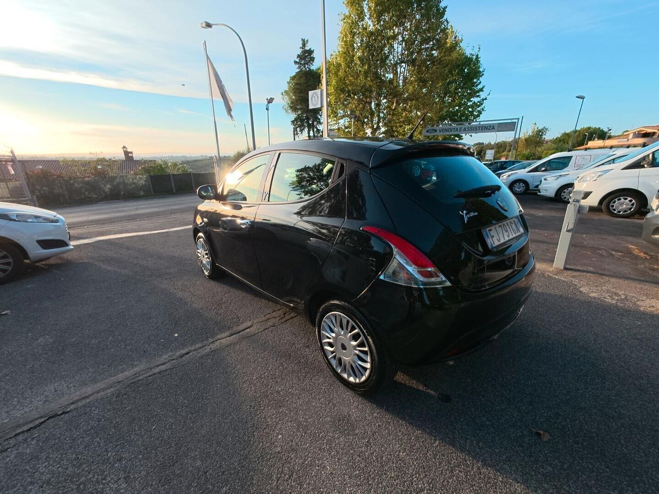 Lancia Ypsilon 1.2 69 CV 5 porte Silver