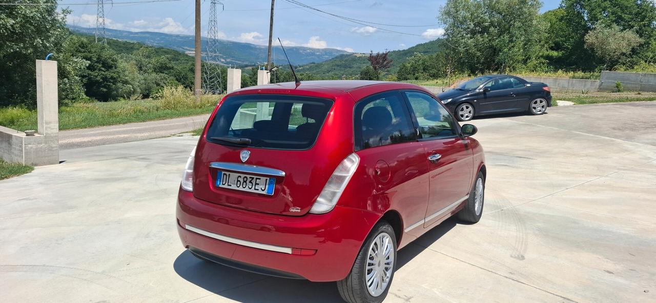 Lancia Ypsilon 1.3 MJT 75 CV Argento
