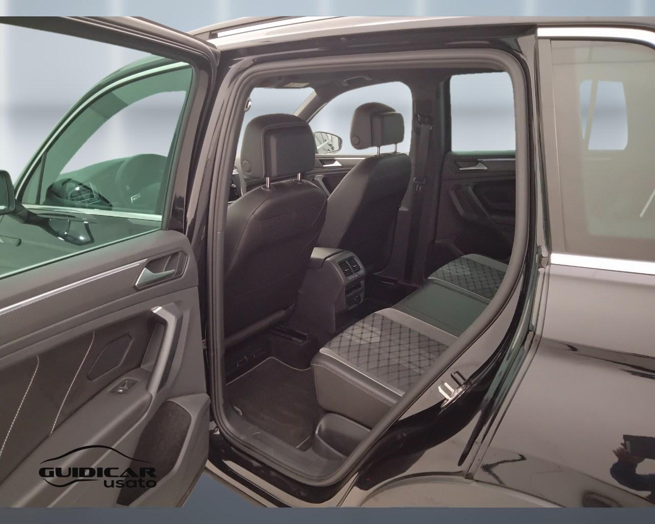 VOLKSWAGEN Tiguan II 2021 - Tiguan 2.0 tdi R-Line 150cv dsg