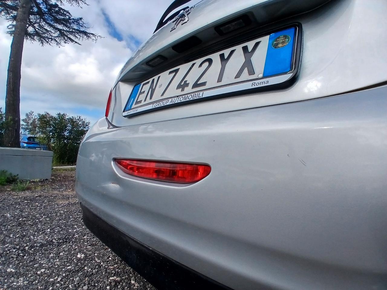 Peugeot 208 1.4 HDi 68 CV 5 porte Allure