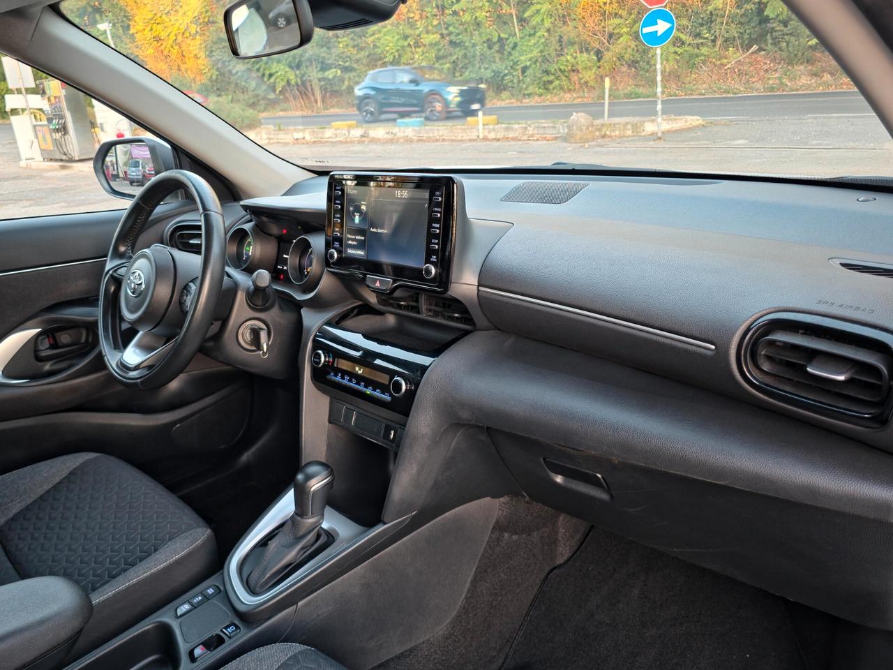 Toyota Yaris Cross 1.5 Hybrid 5p. E-CVT Business E6 Automatica NEO 2022
