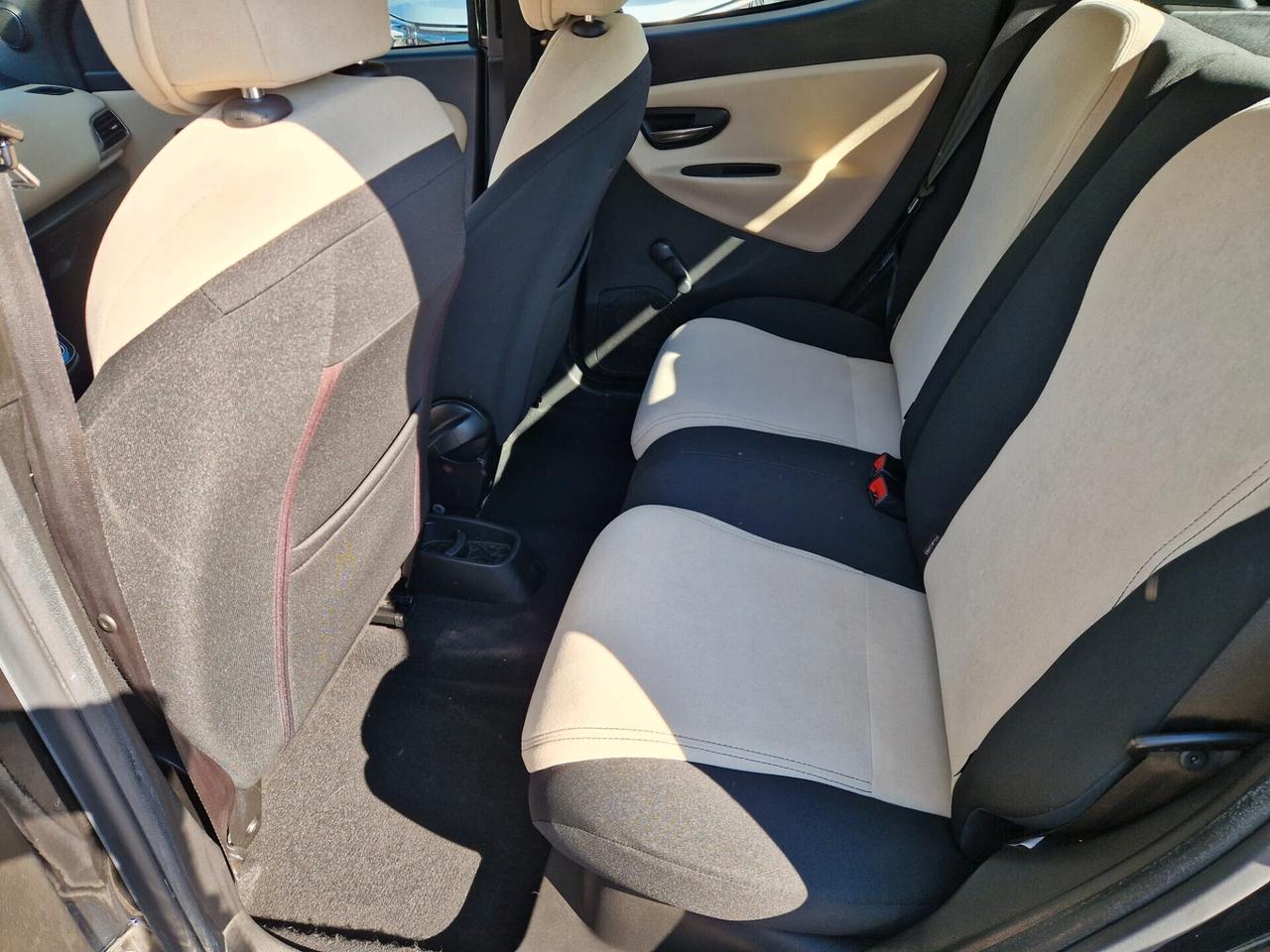 Lancia Ypsilon 0.9 TwinAir 85 CV 5 porte Metano Ecochic Elefantino