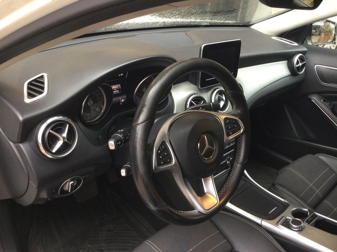 Mercedes-benz GLA 180 d Automatic Premium