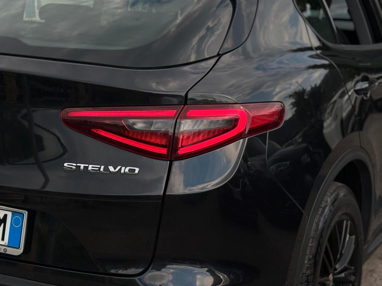 Alfa Romeo Stelvio 2.2 Turbodiesel 180 CV AT8 Q4 Business