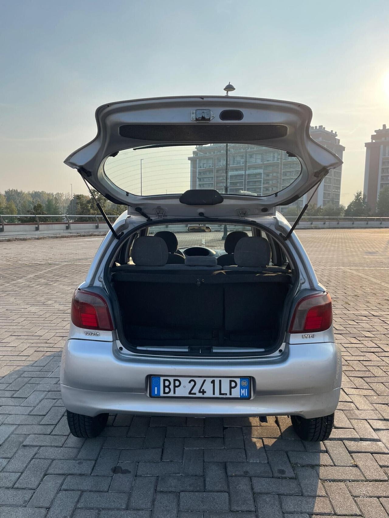 Toyota Yaris 1.0i 16V cat 5 porte Sol