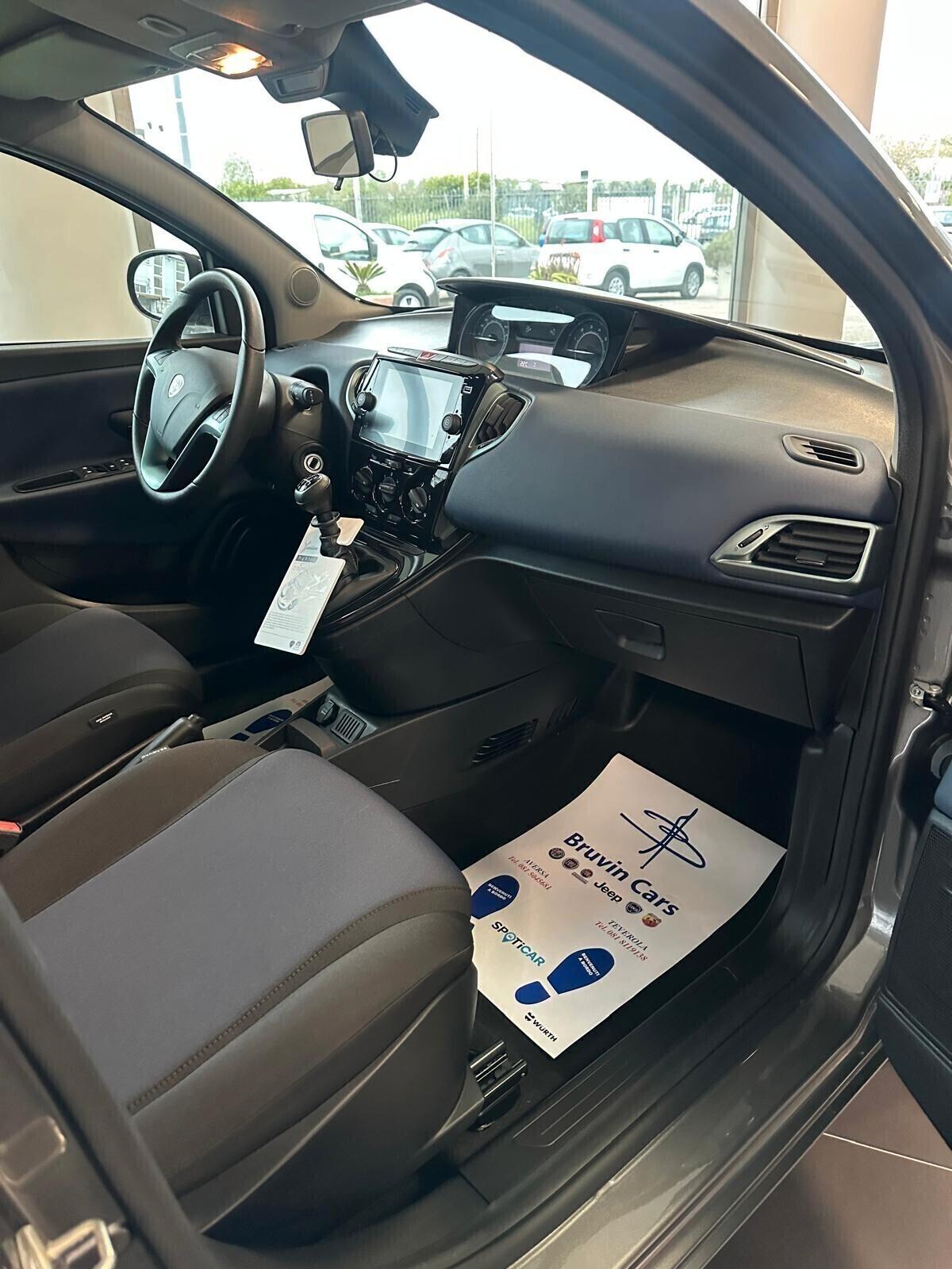 Lancia Ypsilon 1.0 FireFly 5 porte S&S Hybrid Platino