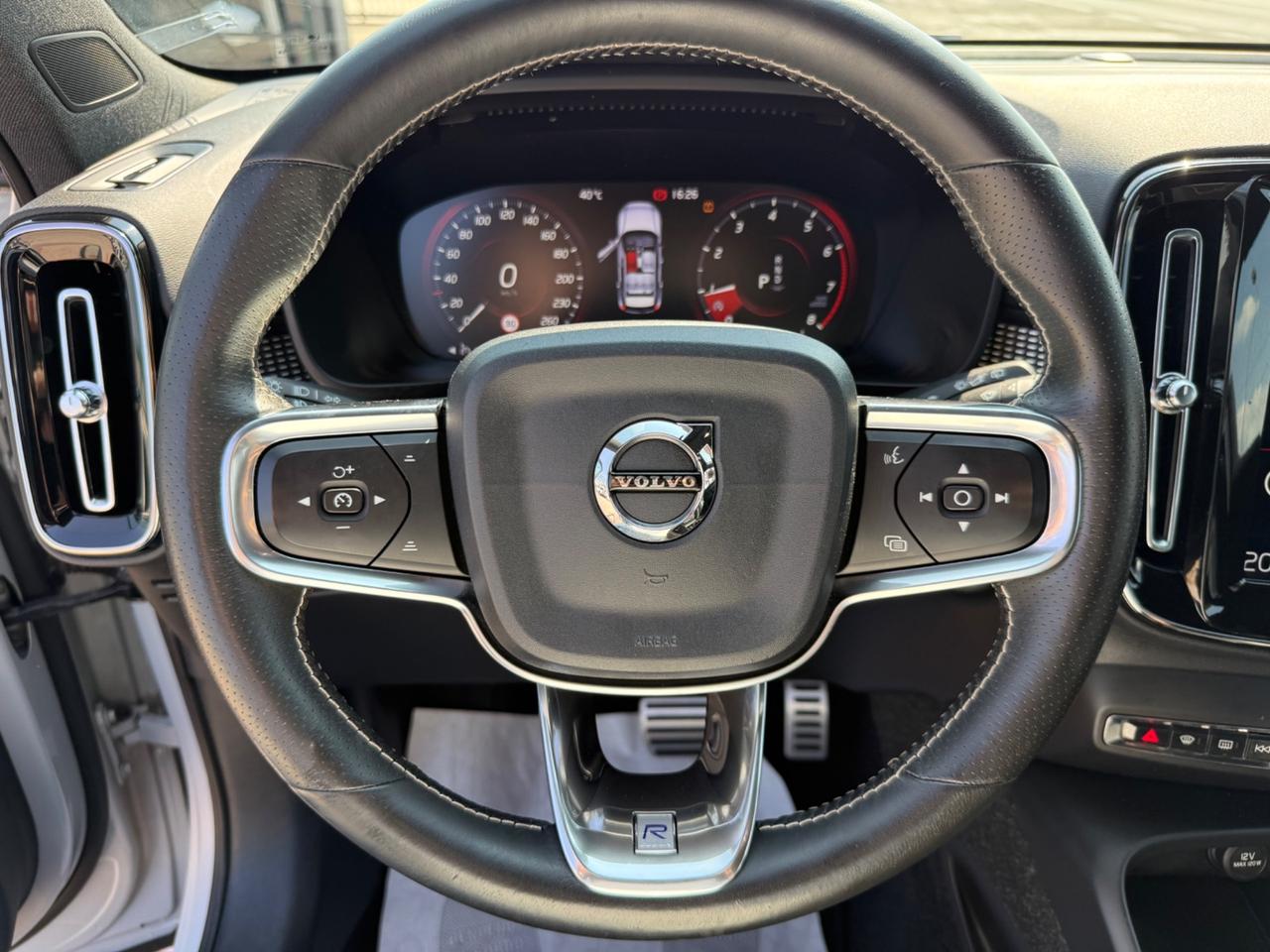 Volvo XC40 T4 Geartronic R-design 190CV PERLATO