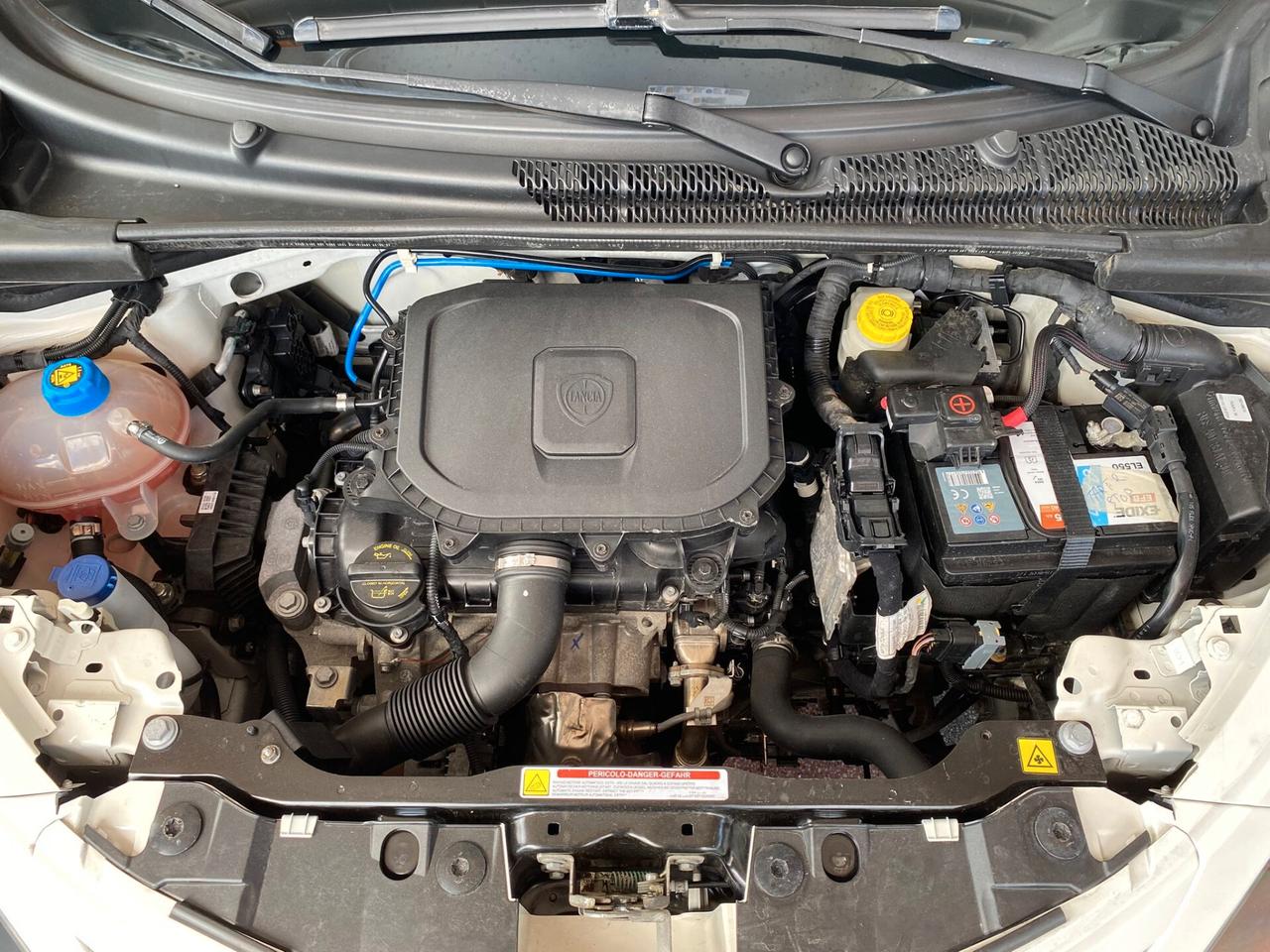Lancia Ypsilon 1.0 Hybrid Silver