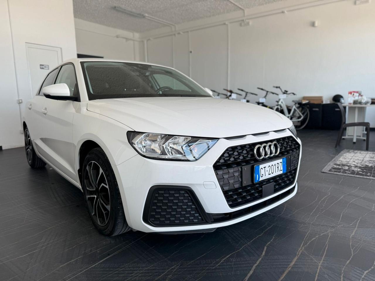 Audi A1 SPB 25 1.0 TFSI Identity Black
