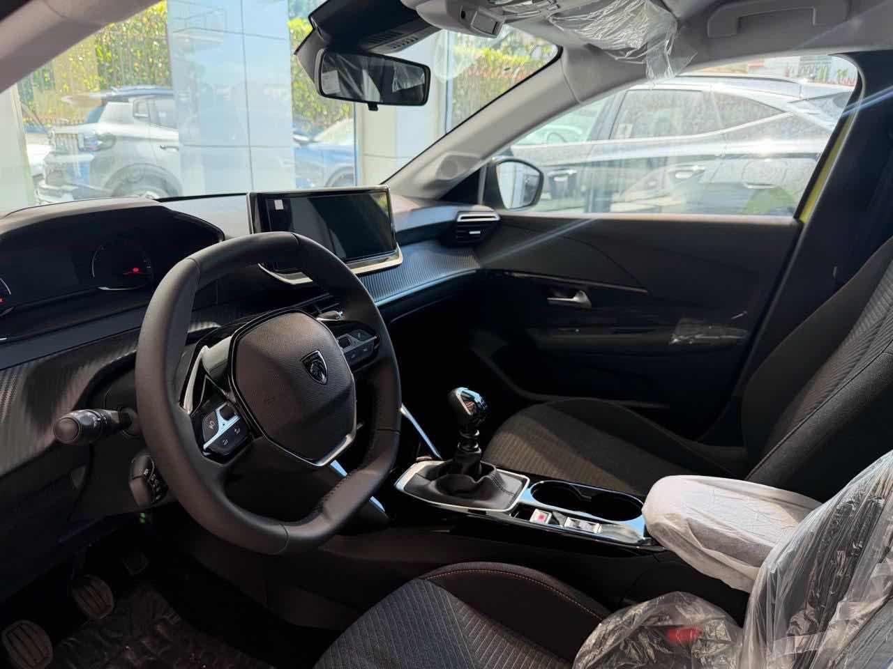Peugeot 208 BUSINESS TURBO100 MOTORE A CATENA 8 ANNI DI GARANZ