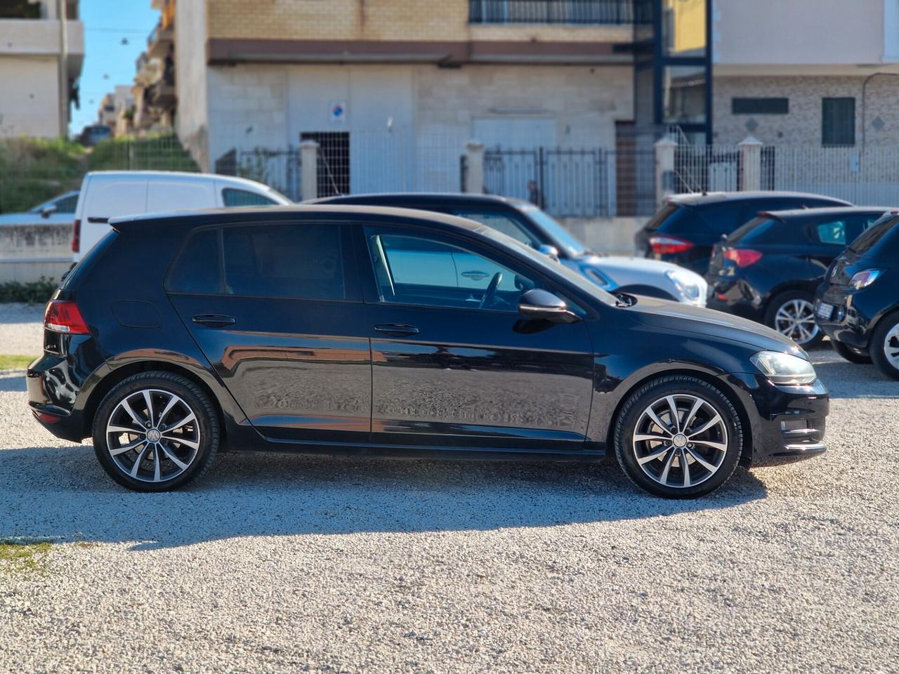 Volkswagen Golf 1.6 TDI 110cv BIXENON RETROCAM NAVI