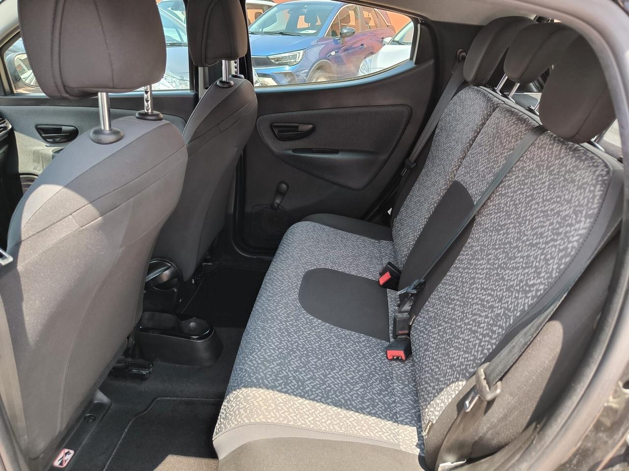 Lancia Ypsilon 1.0 FireFly 5 porte S&S Hybrid Ecochic Silver