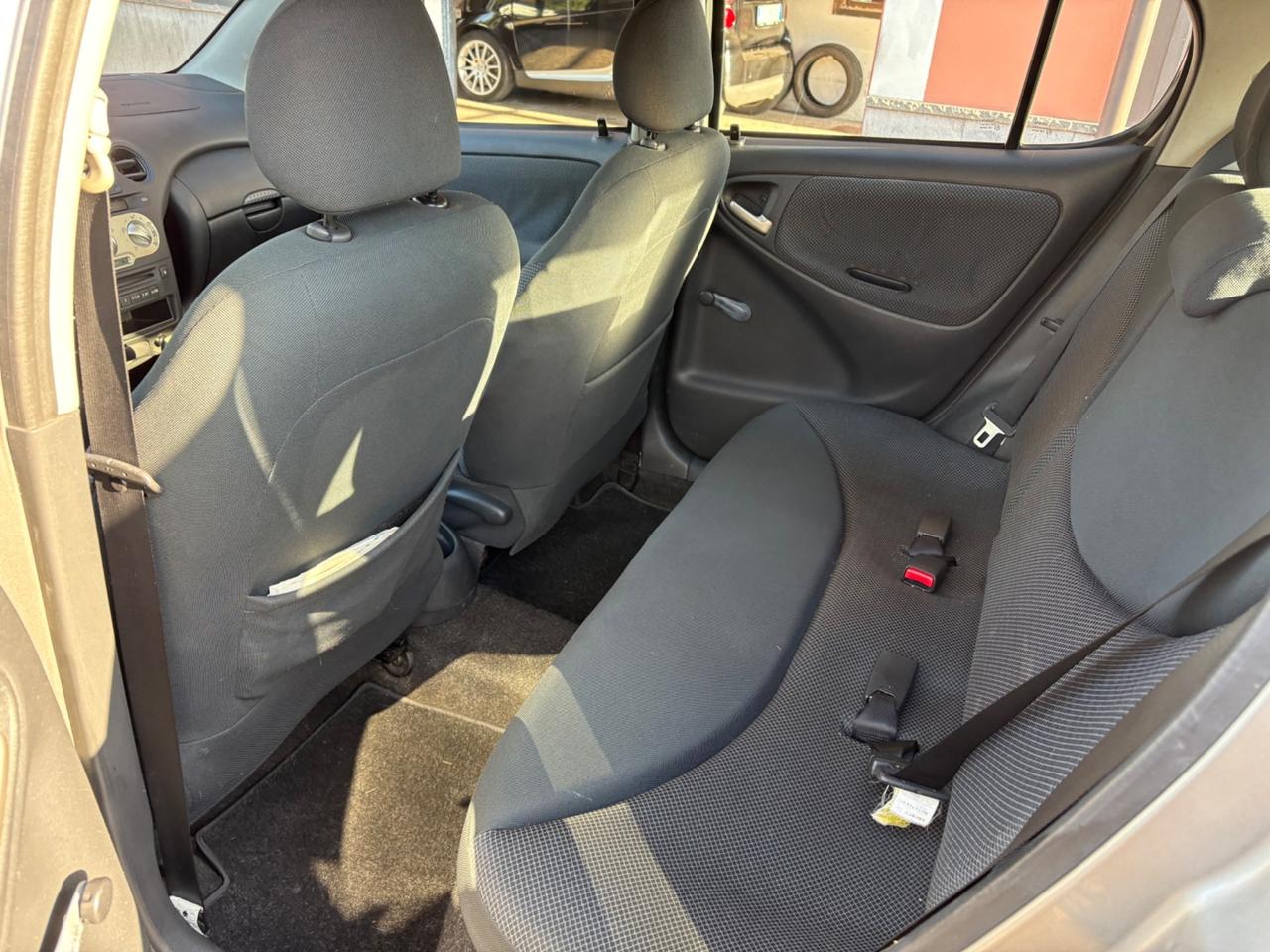 Toyota Yaris 1.0i 16V cat 5 porte Sol Blue