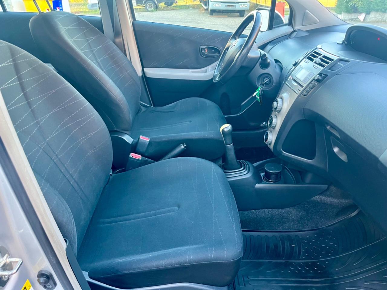 Toyota Yaris 1.3benz 2007 103.000km perfetta per neopatentati