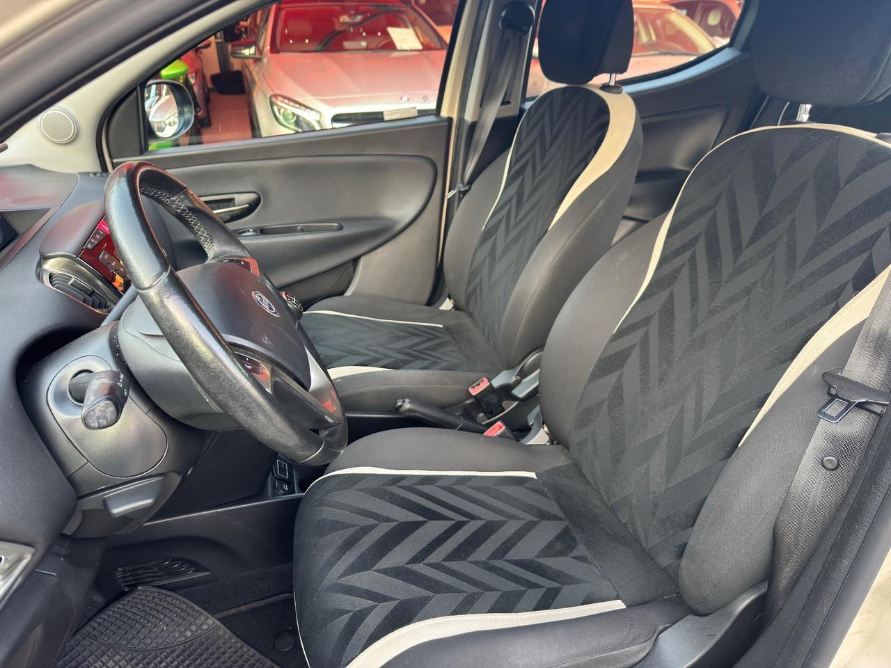 Lancia Ypsilon ADATTA A NEOPATENTATI 1.2 69 CV 5 porte GPL Ecochic Silver
