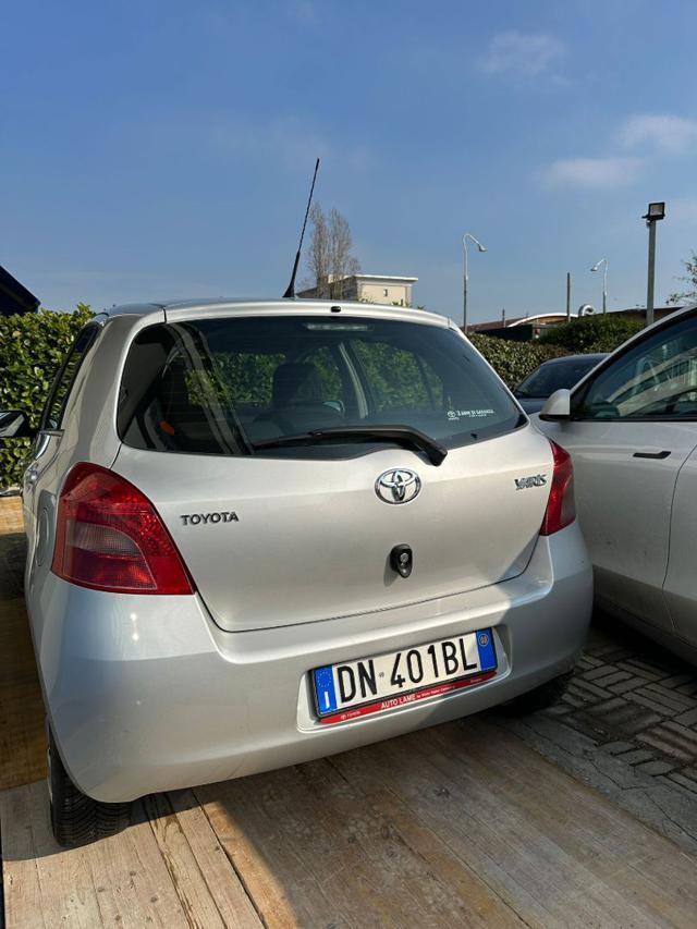 TOYOTA Yaris 1.0 5 porte Sol