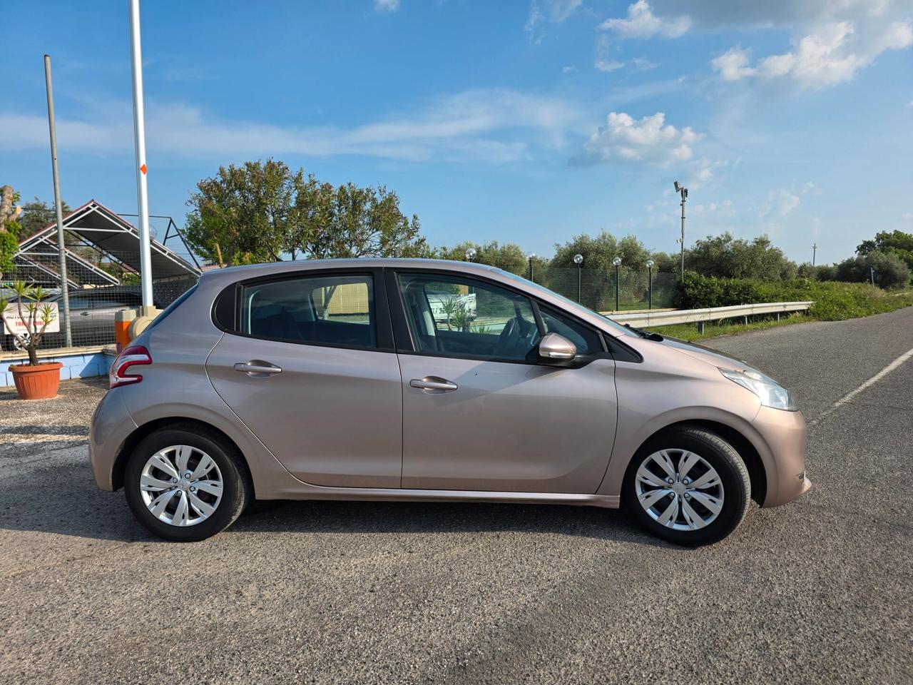 Peugeot 208 1.4 HDi 68 CV 5 porte Allure