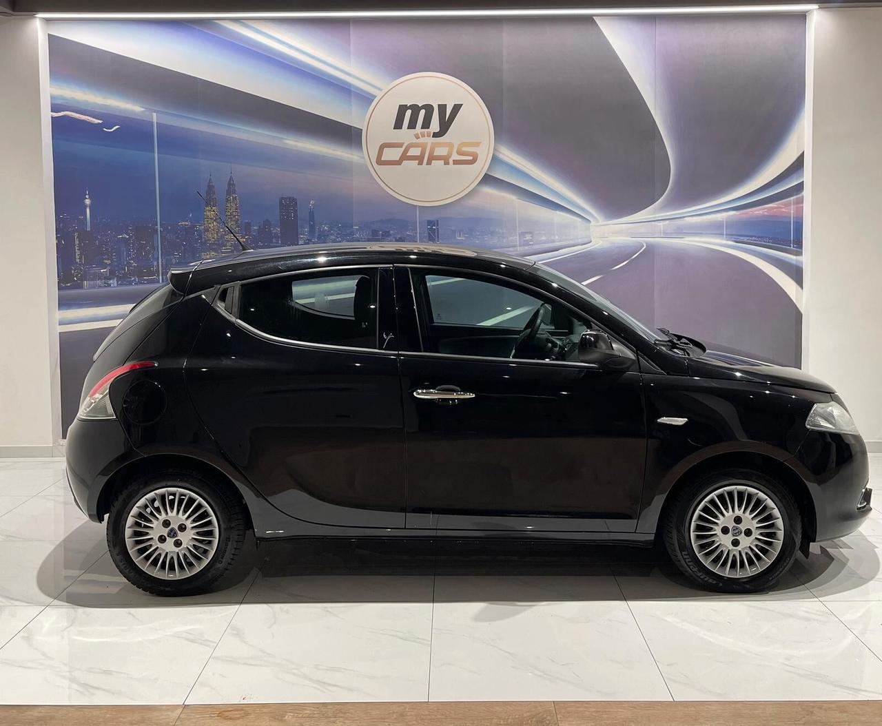 Lancia Ypsilon 1.2 69 CV 5 porte S&S Silver