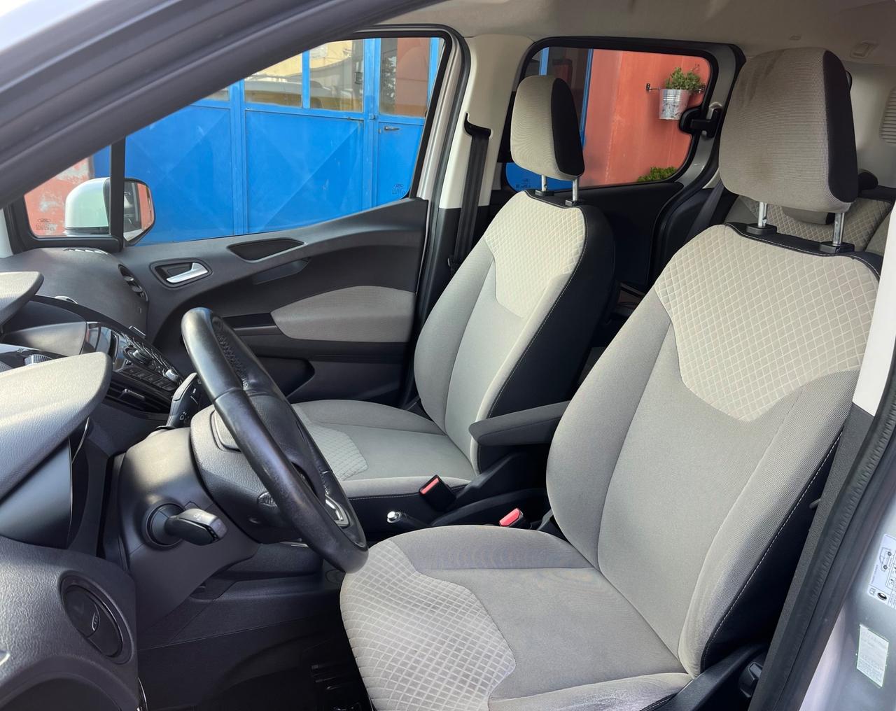 Ford Tourneo Courier 1.5 TDCI 75 CV Titanium