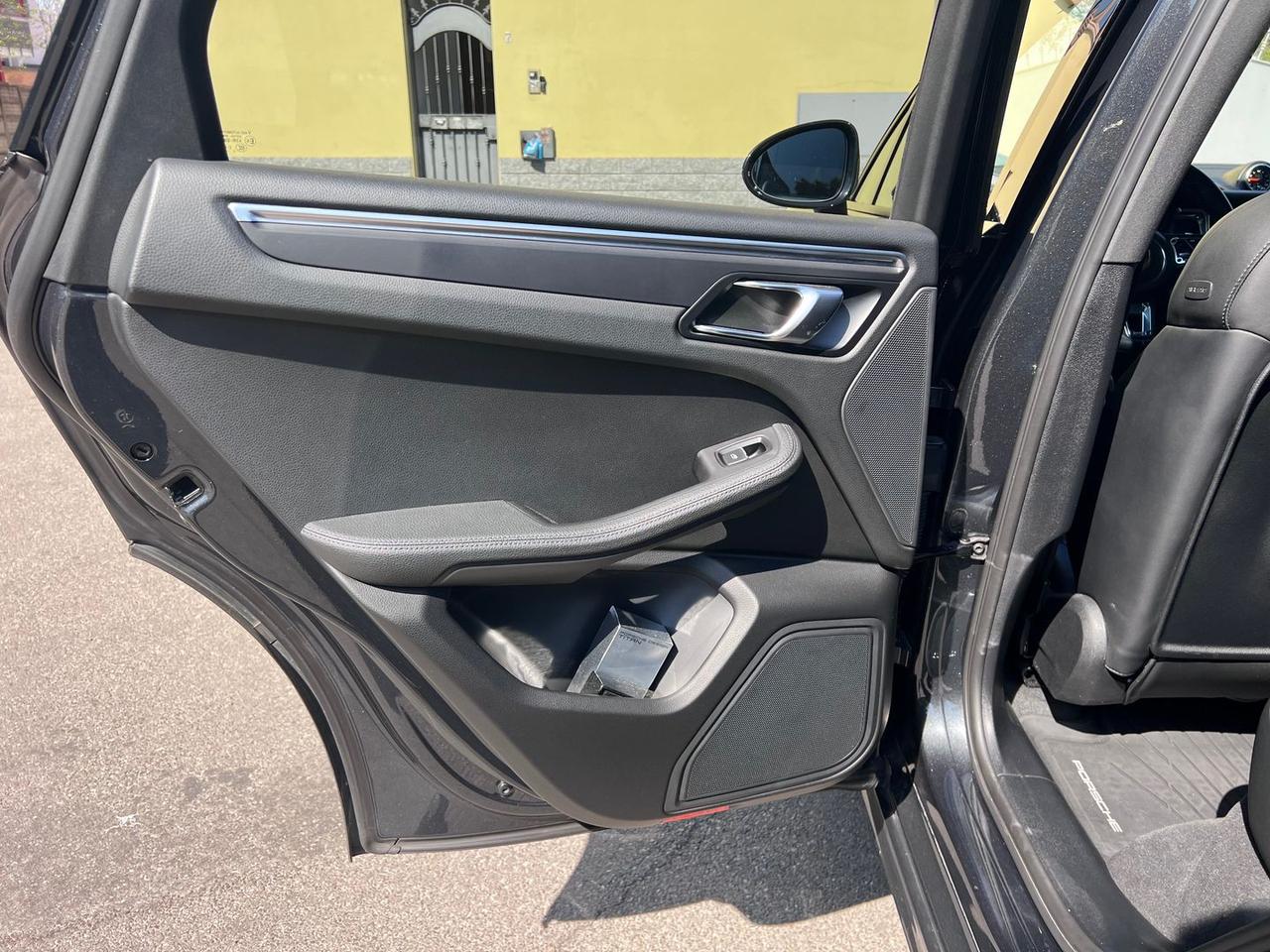 Porsche Macan 2.0 #10291