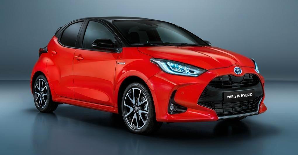 (nuova 6000km lounge )Toyota Yaris 1.5 130 Hybrid 5 porte Lounge red 2025