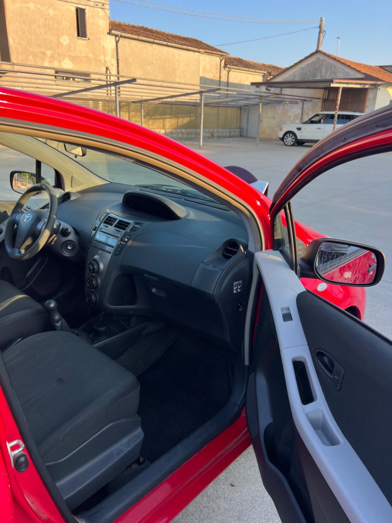 Toyota Yaris 1.0 5 porte