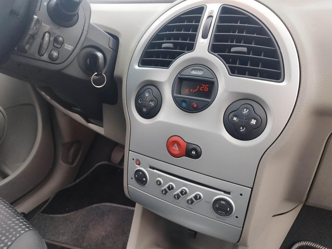 Renault Modus 1.2 16V Confort Authentique km 63900