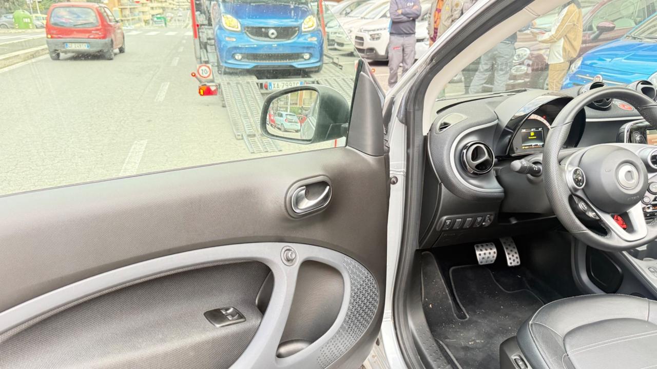 Smart ForTwo 90 0.9 T twinamic cabrio Prime led navi camera cerchi 16 PDC bluettoh pack sport