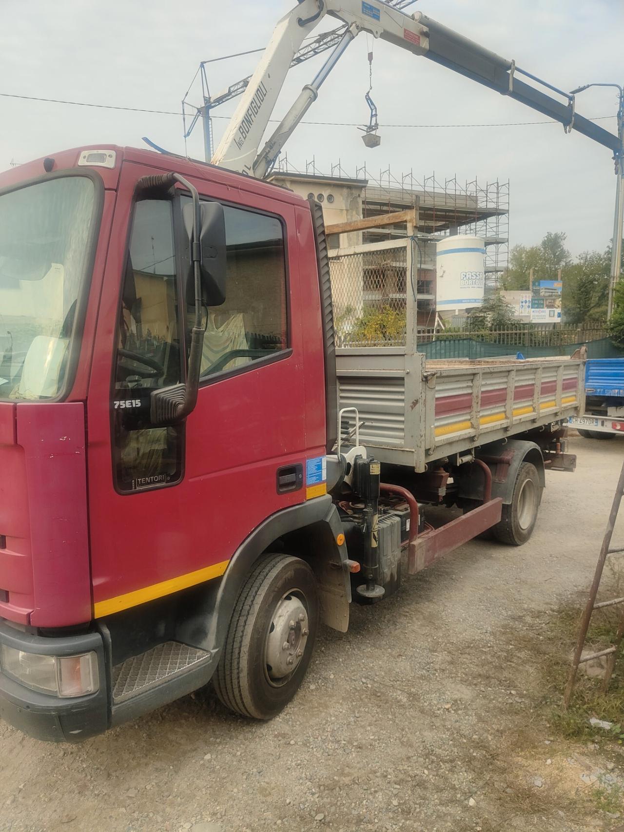 Iveco Eurocargo 75E150 ribaltabile con gru