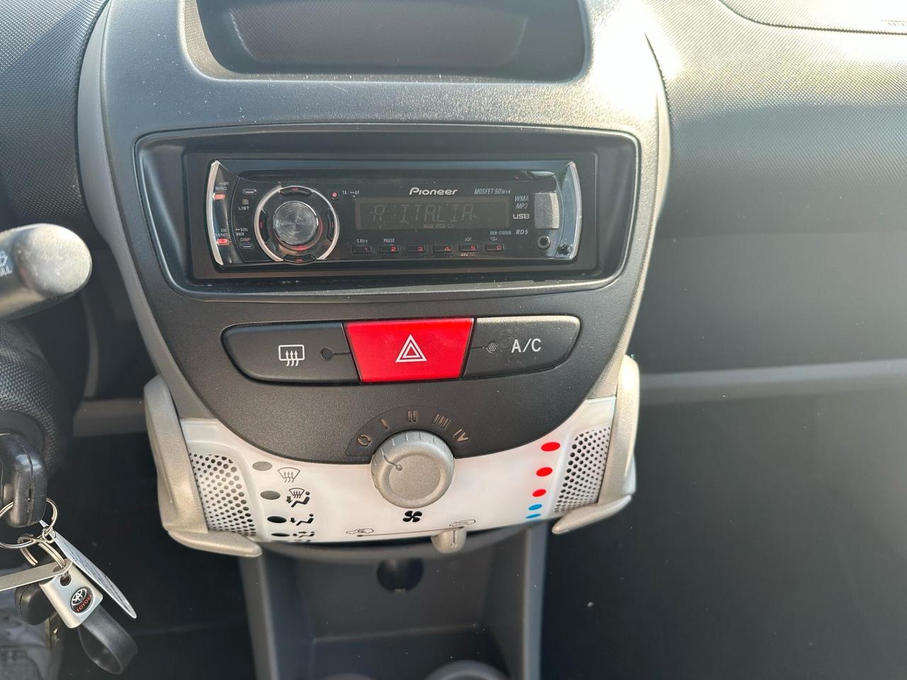 Toyota Aygo 1.0 12V VVT-i 5 porte Sol