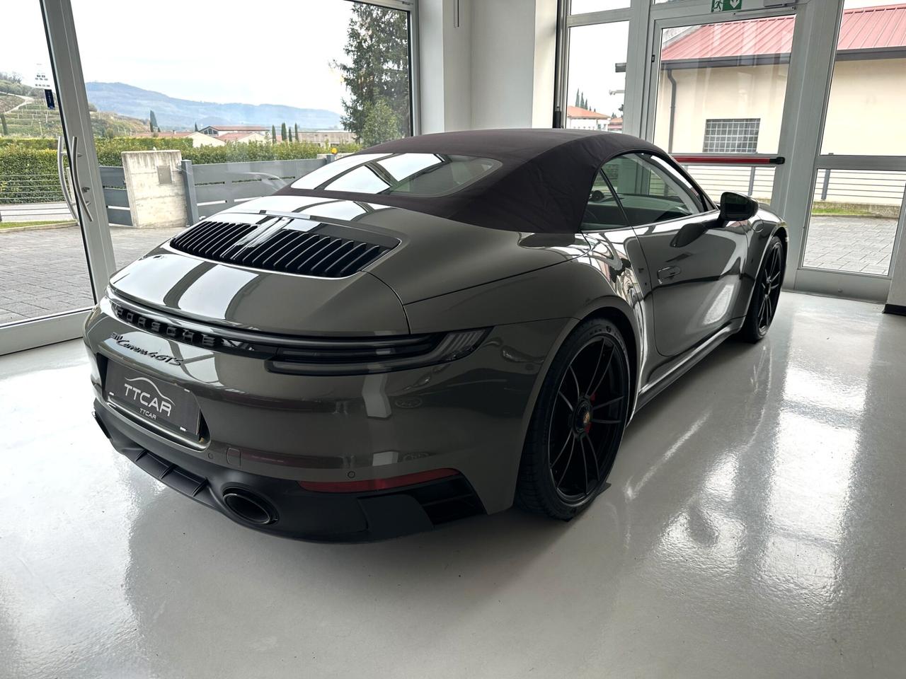 Porsche 911 Carrera 4 GTS Cabriolet