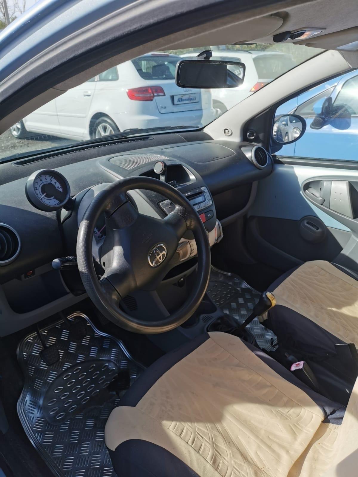 Toyota Aygo 1.0 12V VVT-i 5 porte Sol