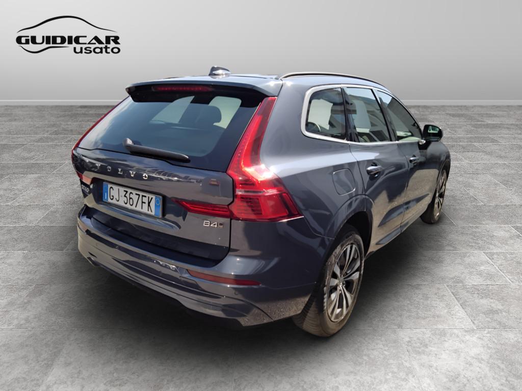 VOLVO XC60 II 2022 - XC60 2.0 b4 Momentum awd auto