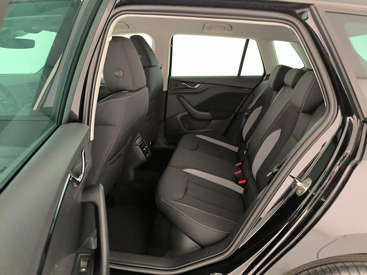 Skoda Kamiq 1.0 tsi black dots 115cv