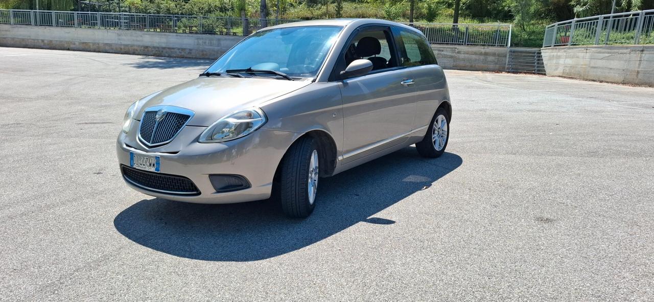 Lancia Ypsilon 1.3 MJT 90 CV Blue&Me